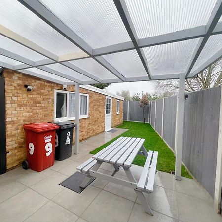 Home Near London Heathrow, Slough,Windsor,Legoland Colnbrook Buitenkant foto